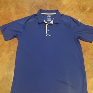 Oakley Short sleeve w/ Footprints iN Fairway logo